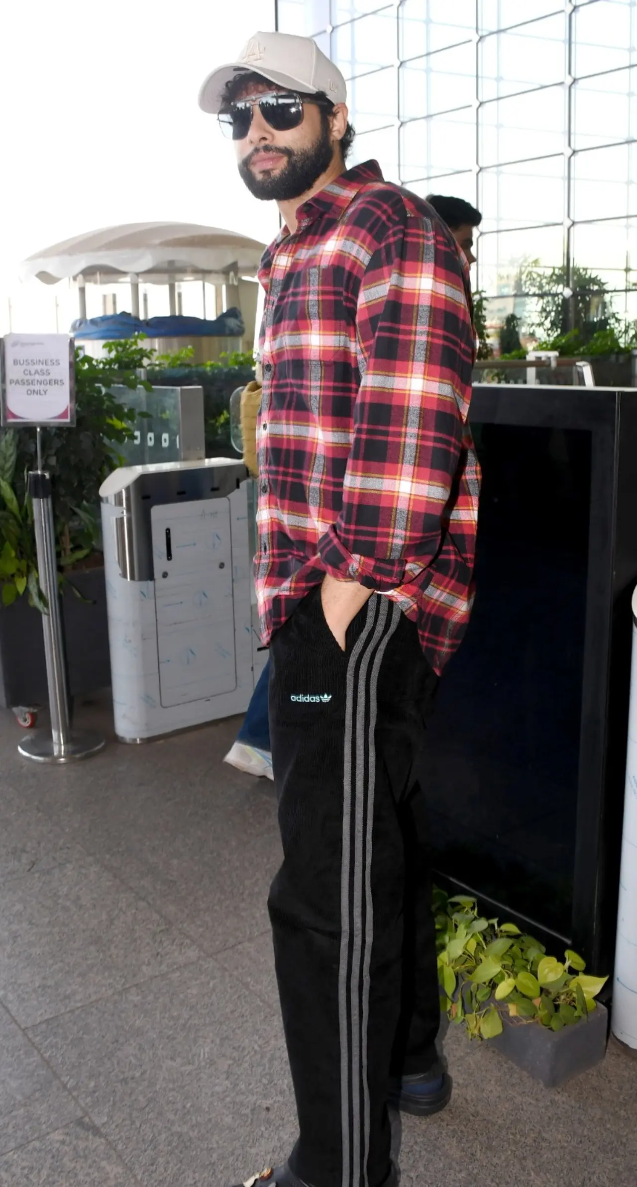 Siddhanth Chaturvedi was spotted taking a flight on Tuesday morning as he was spotted at the sirport in a casual look.